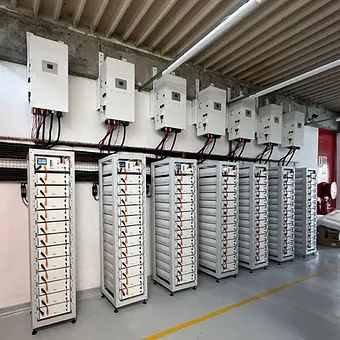 Baterías Litio BOS-GM5.1 60KWH 600VDC DEYE 4 Baterías Litio BOS-GM5.1 60KWH 600VDC DEYE - Imagen 4